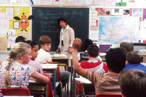 Estudiantes en Salon de Clase | courtesia de Wikipedia Commons 